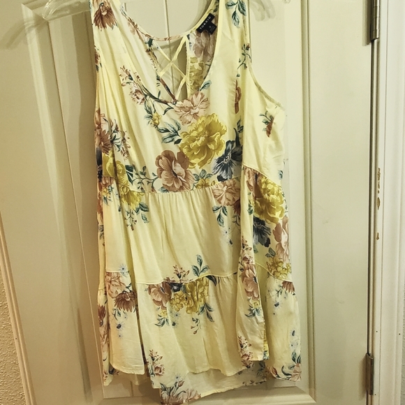 Torrid Tank - Picture 2 of 4